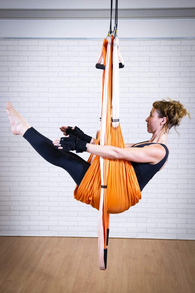 Práctica de yoga aéreo asthanga